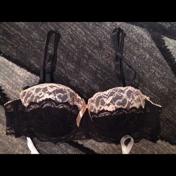 TWO BRAS FOR PRICE OF ONE - Picture 3 of 6
